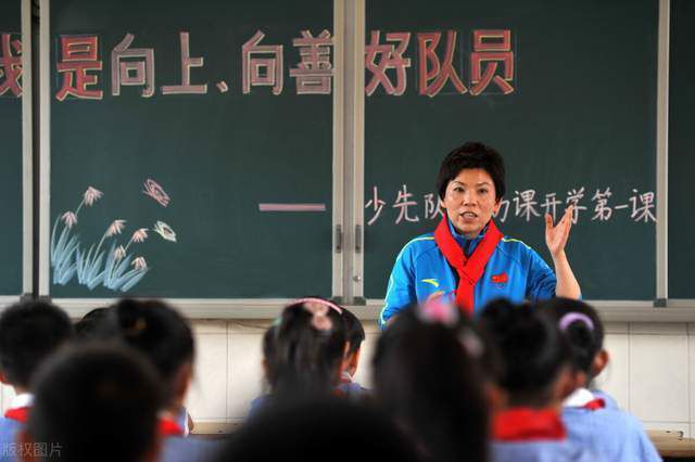 滕哈赫在上周确认，雷吉隆的租借合同里包含提前中断条款，两家俱乐部正在就雷吉隆的情况进行对话。